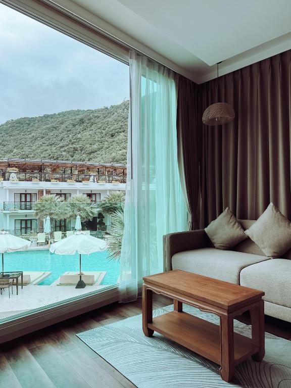וואני גולדן סנדס קופנגן (Vannee Golden Sands Beachfront Resort)