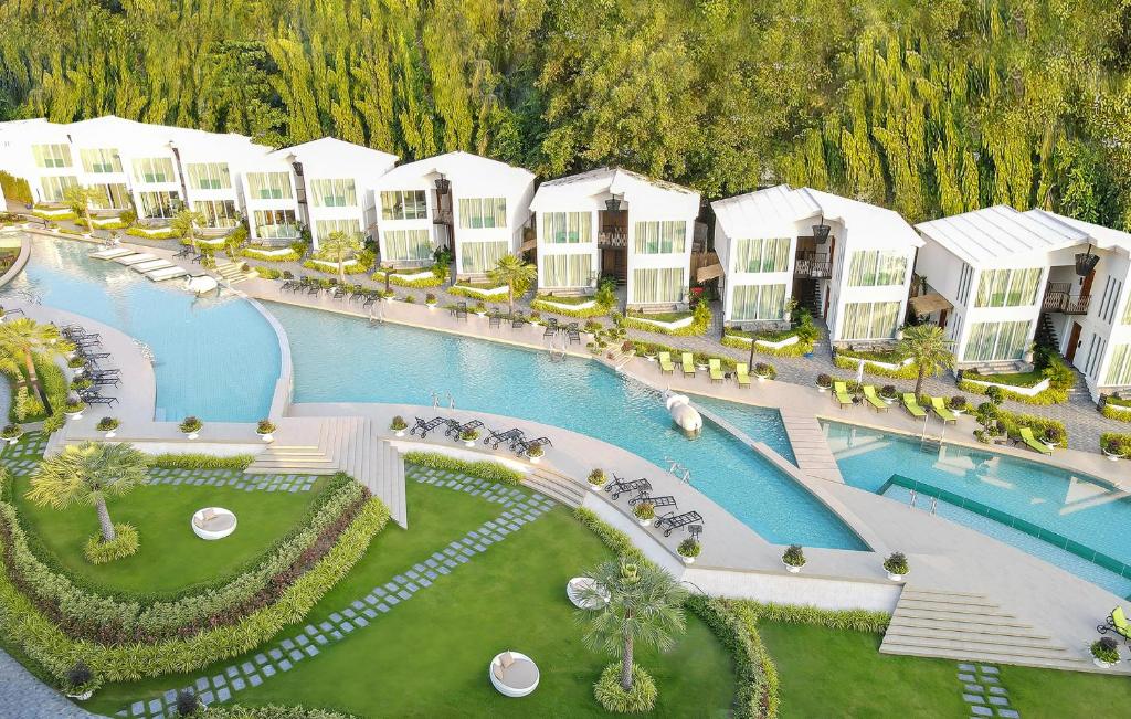 וואני גולדן סנדס קופנגן (Vannee Golden Sands Beachfront Resort)