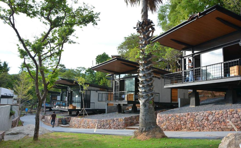 דה קבין קופנגן (The Cabin Beach Resort)