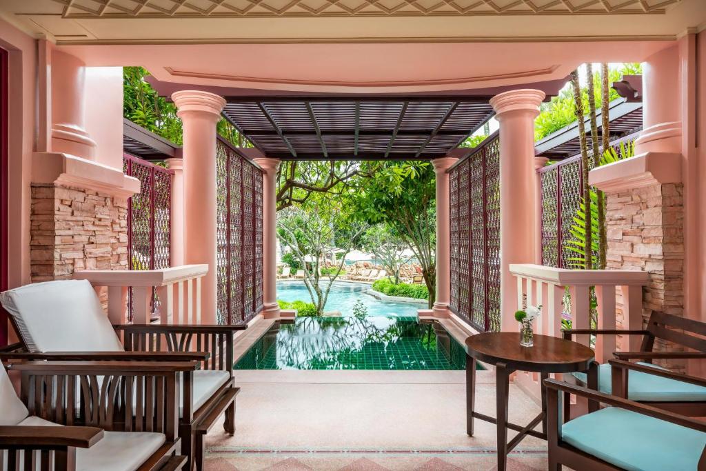 סנטרה גראנד ביץ’ ריזורט פוקט (Centara Grand Beach Resort Phuket)