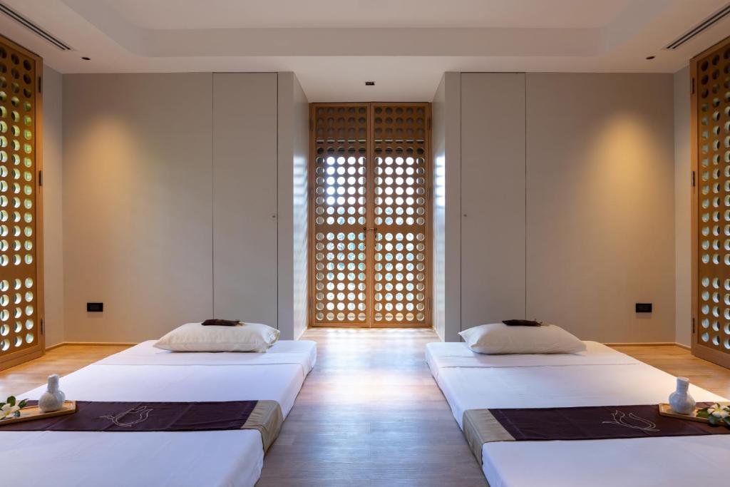 סנטרה קרון ריזורט פוקט (Centara Karon Resort Phuket)