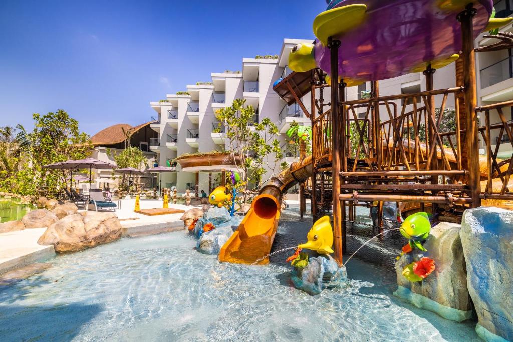 פוקט אמרלד ביץ’ ריזורט (Phuket Emerald Beach Resort)