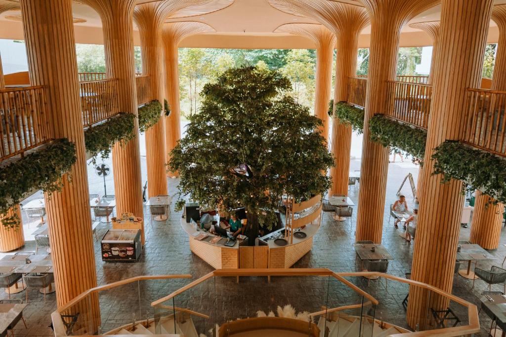פוקט אמרלד ביץ’ ריזורט (Phuket Emerald Beach Resort)