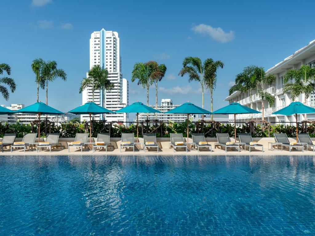 אם סושיאל פוקט (M Social Hotel Phuket)