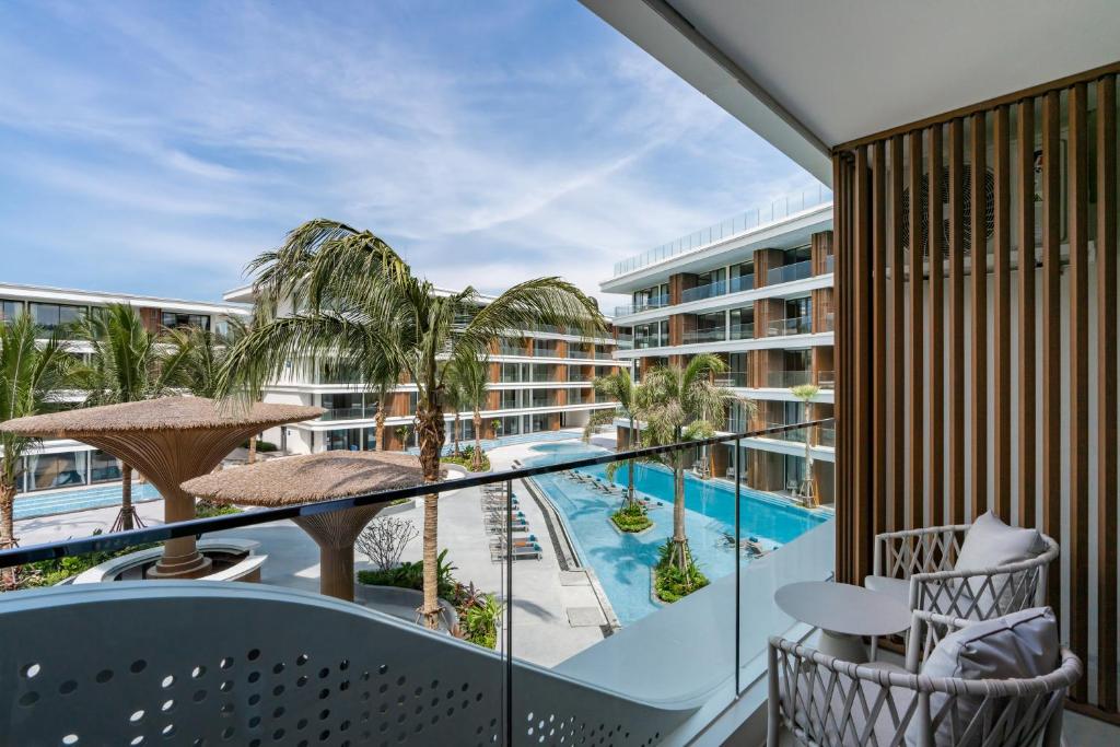 קורה ביץ’ ריזורט (Kora Beach Resort Phuket)